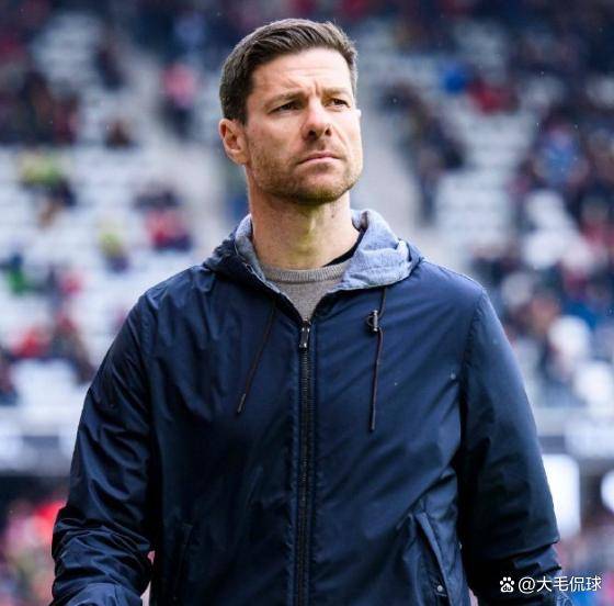 阿隆索不在固执！皇马6000万前锋逆袭，1个月从替补升至当家核心